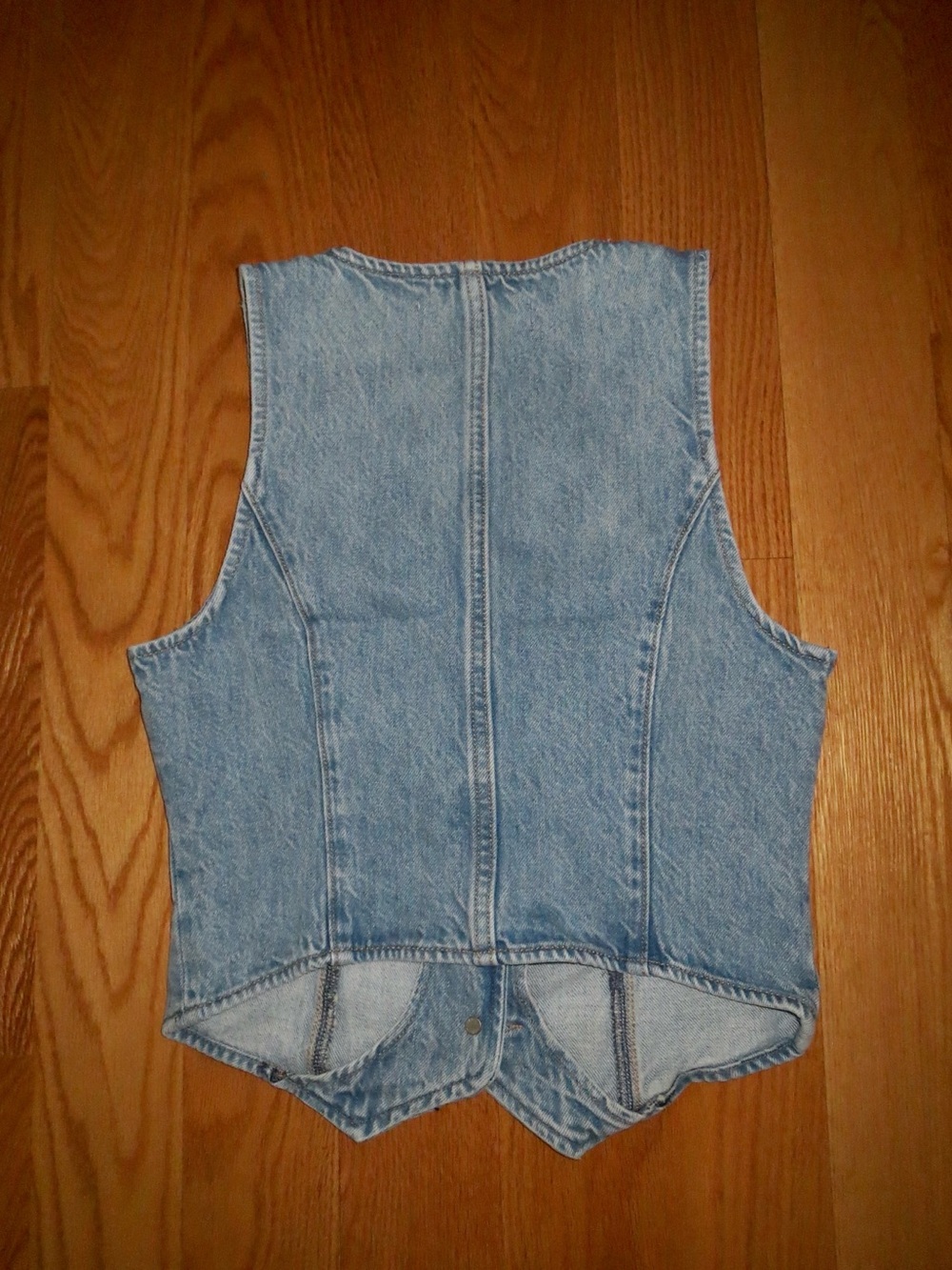 Aritzia Denim Forum The ‘90s Mia Denim Vest - 7 Yrs Bleu Taboo (High Demand!!) - Picture 4 of 8